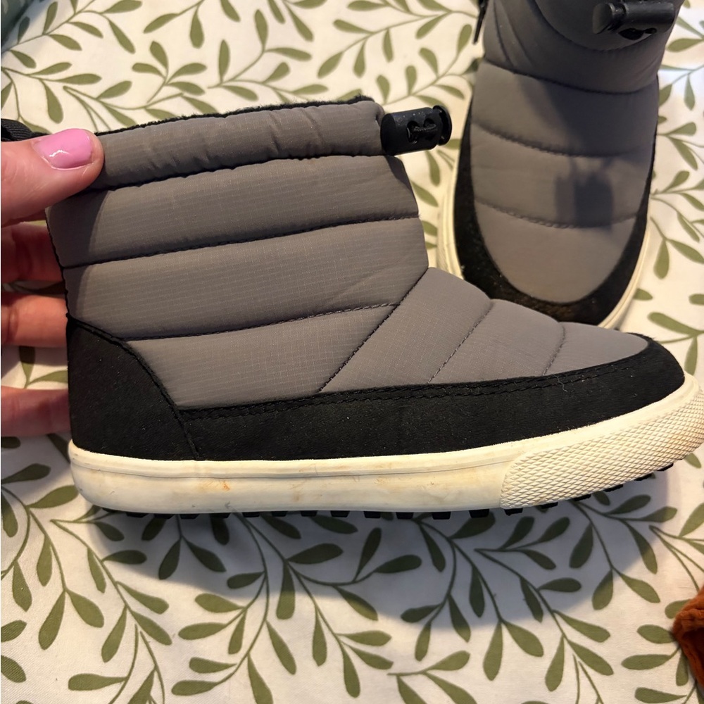 Cat & Jack Gray and Black Kids Boots